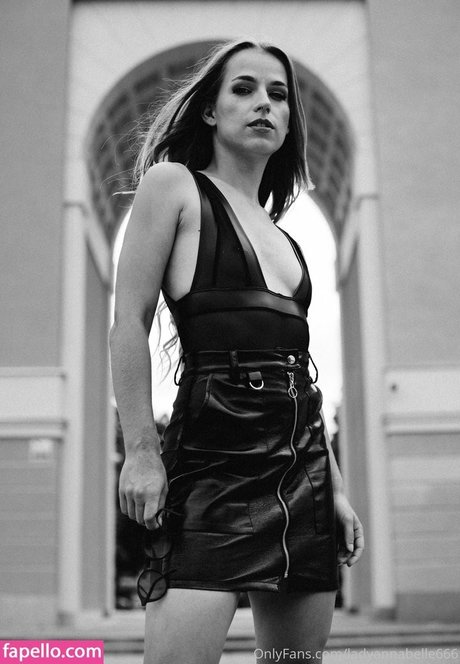 Lady Annabelle nice model images