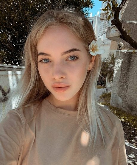 Shamlessrabbit model nudes gallery