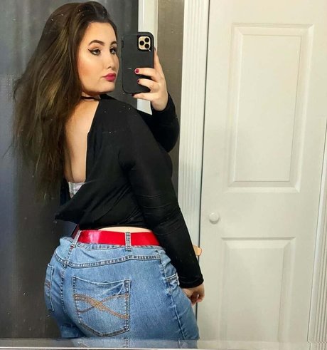 Sofia MacBeth xxx actress photo