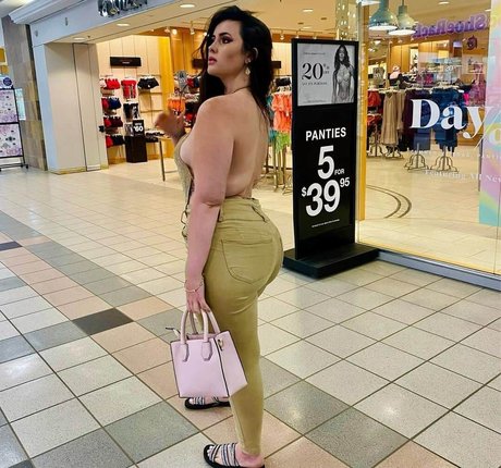 Sofia MacBeth pornstar sexy pictures