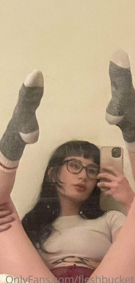 Fleshbucket model naked picture