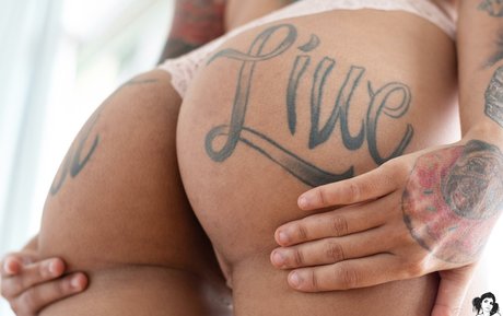 Biancab naked model image