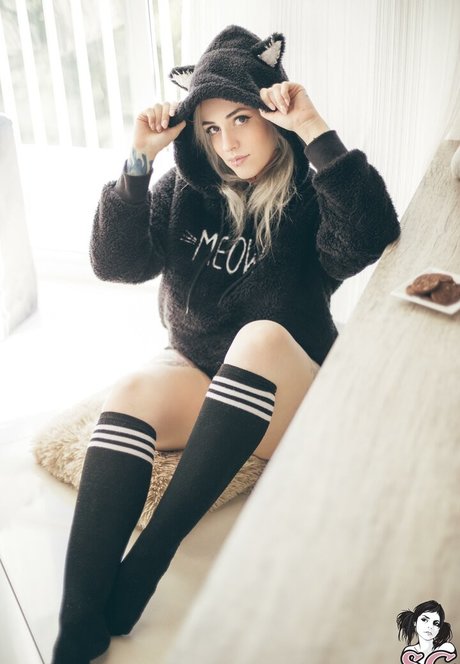 Majora Suicide hot model pics