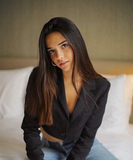 Angela Marmol high quality model img