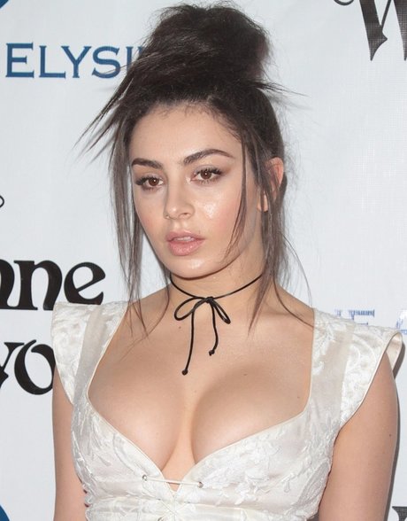 Charlie XCX hd star pic