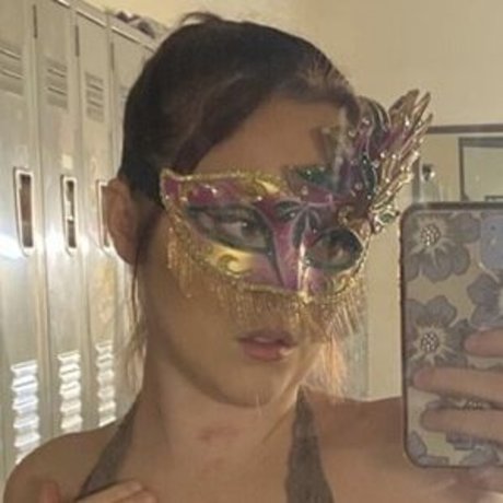 Lyric Kissman model porn picture