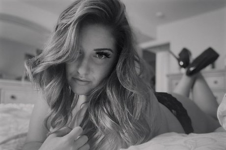 Alyssamax07 high quality actress image