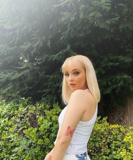 blonde pregnant onlyfans hot gallery