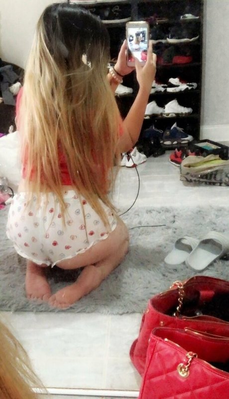 Missthi2 model best images