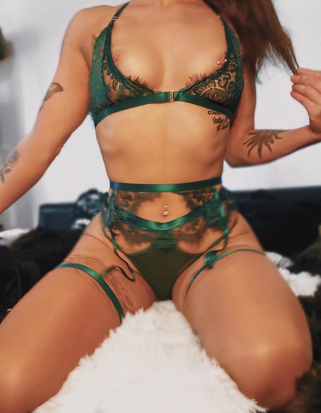 Lucidkitty star sexy photos