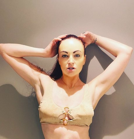 WomenWrestling sexy model img