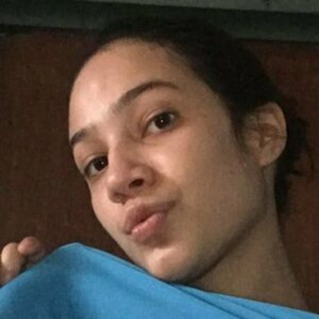 Sarah Holmes model best image