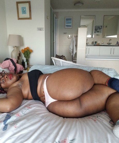 CidneyGreen sexy star pics