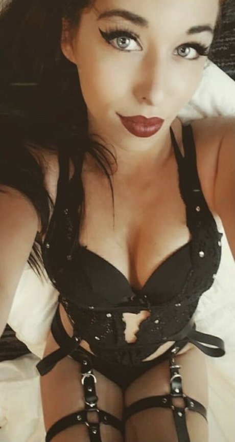 Din0kitten beautiful actress pic