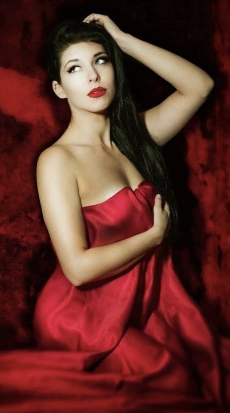 Din0kitten nudes model img