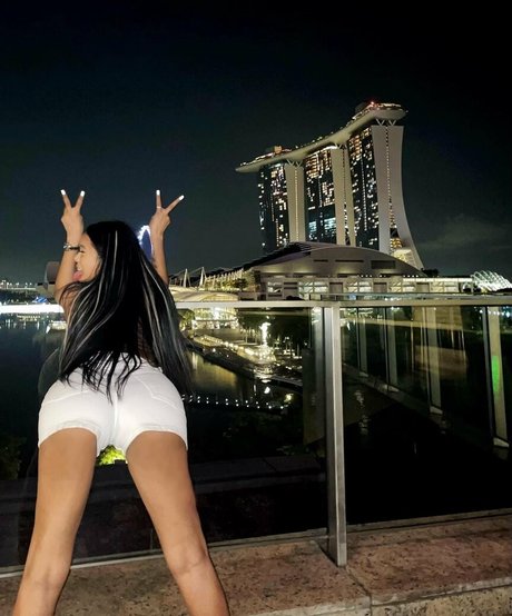 Nikki Lerona hot star picture