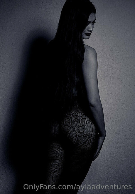 aylaadventures sexy model img