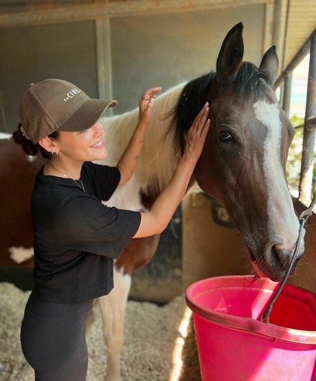 Lucy Hale model beautiful pic