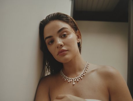 Lucy Hale star top img