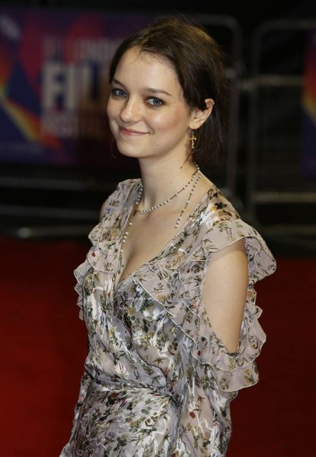 Esme Creed Miles pretty actress picture