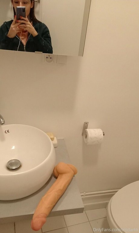 dirty iris hot model images