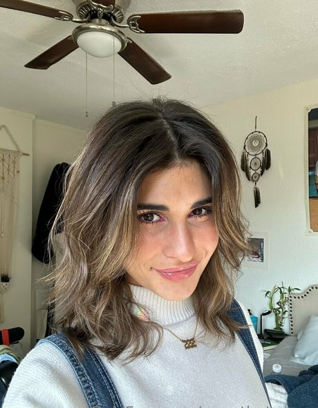 sweetbutsavvy sexy model pic