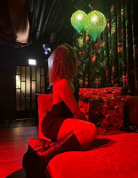 sweetbutsavvy pornstar hot photo