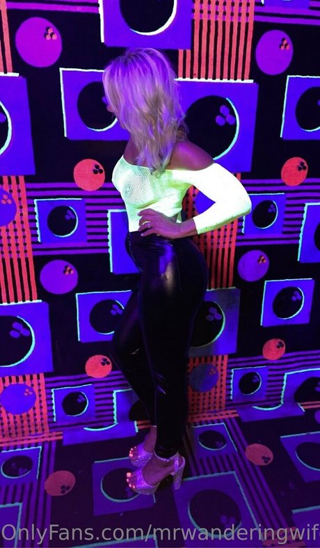 mrwanderingwifexxx pornstar exclusive picture