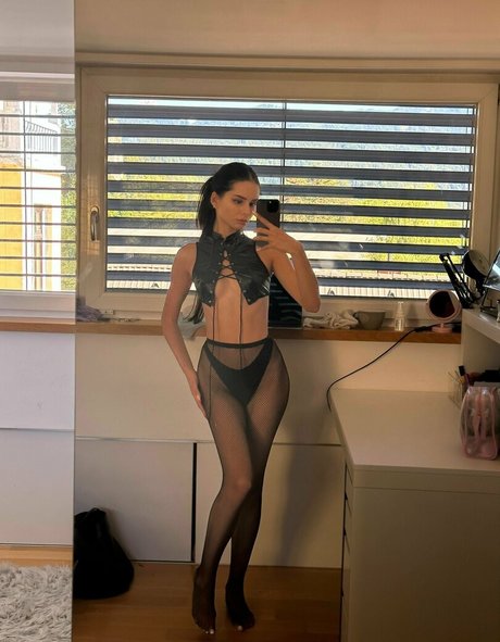 Sara Mia Sara8teen model nudes pictures