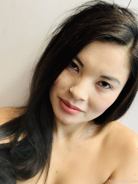 Miyuki Son naked model picture