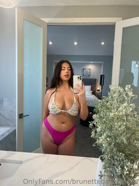 Lexi Winters nudes model photo