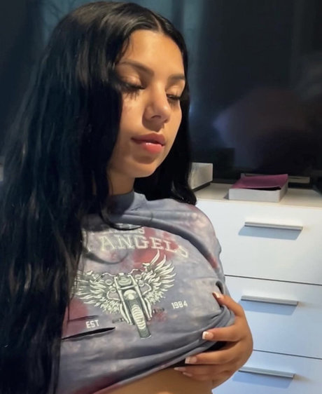 _Caroline Wine perfect actress archive