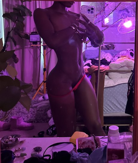 Bia Bates hot model img