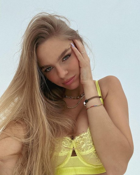 Lies Zhara_ nude model pics