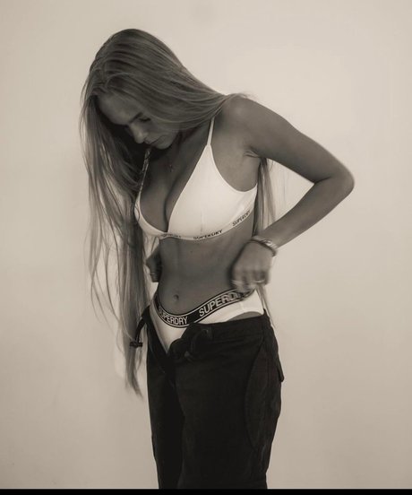 Lies Zhara_ pornographic actress pic