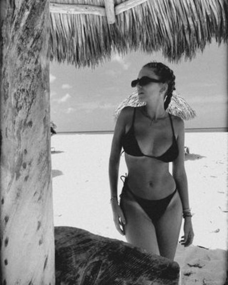 Lies Zhara_ naked model pics