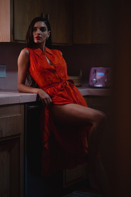 Colleen Cole star exclusive pics