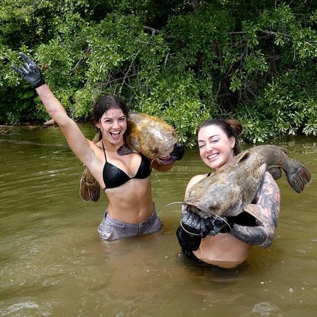 Hannah Barron sexy actress pictures