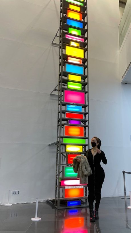 milf glasses onlyfans hot picture