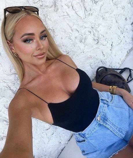 Allie Auton model pornographic images