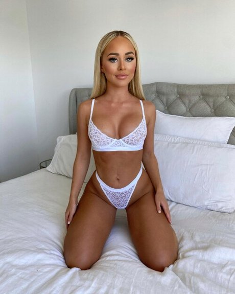 Allie Auton xxx model pics