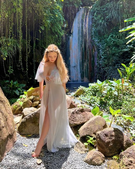 thick latina milf onlyfans sexy naked archive