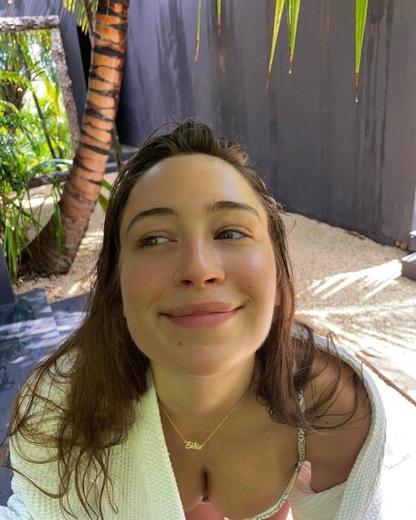 Elsie Hewitt pornstar free img