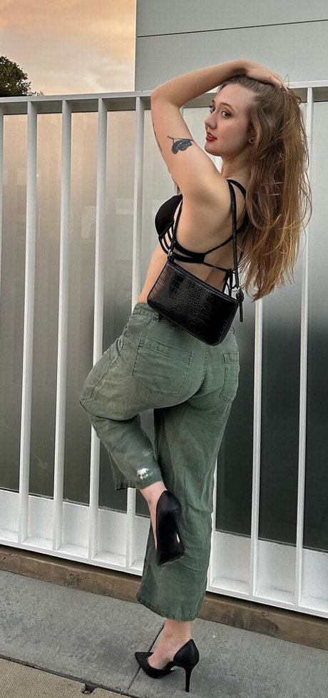 Jordan Burton beautiful star images