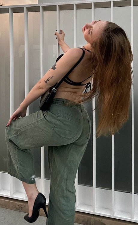 Jordan Burton naked actress gallery