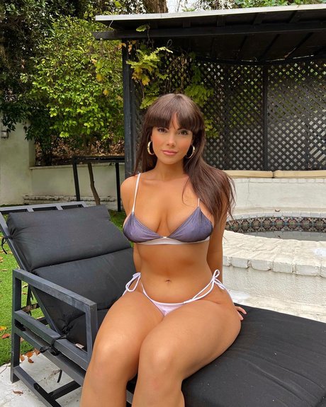 Salarrea model sexy image