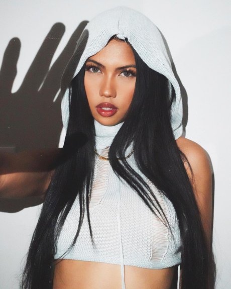 black teen onlyfans nude picture