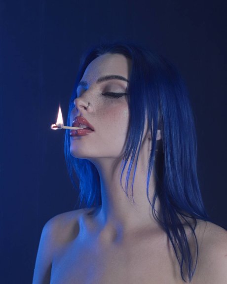 Annfigma_ model art gallery