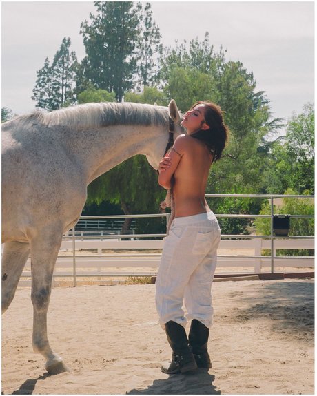 Addison Rae sex model pics