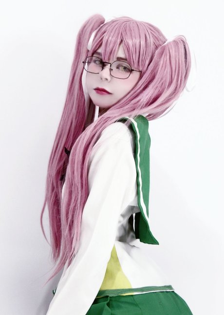 Little mewi pretty actress photo